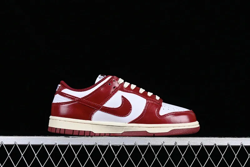 All Categories Nk SB Dunk Series Nk SB Dunk Low Low-top sneakers Cost-effective version Nk Dunk Low Prm "Team Red" Retro white and red SB low-top sports and leisure sneakers FJ4555-100